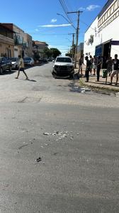 Veículo ficou com a parte frontal completamente destruída