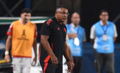 Roger Machado à beira do campo na vitória do Inter sobre o Nacional pela Libertadores