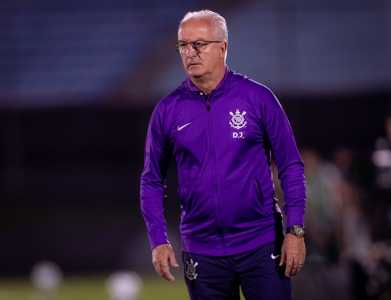 Dorival Júnior comandou o Corinthians na vitória por 1 a 0 sobre o Racing-URU
