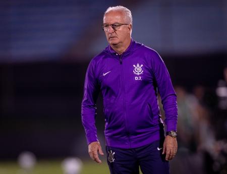 Dorival Júnior comandou o Corinthians na vitória por 1 a 0 sobre o Racing-URU