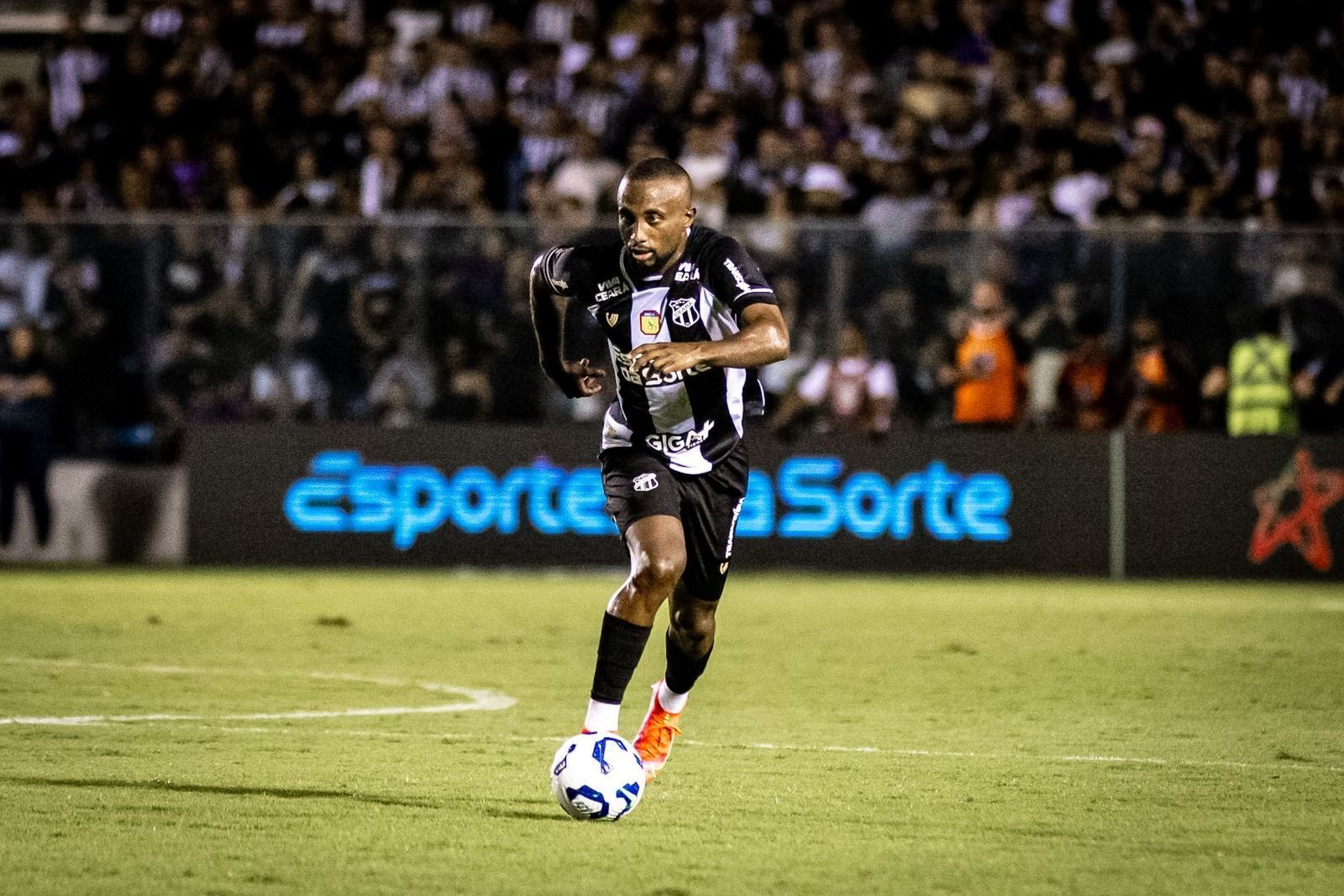 Em boa fase, volante do Ceará projeta jogo contra o Sport, pelo Brasileirão