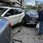 Acidente próximo ao BH Shopping trava trânsito no Belvedere e idosa precisa ser resgatada de helicóptero