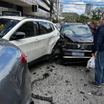 Trânsito é liberado após acidente que deixou idosa ferida no Belvedere, em BH