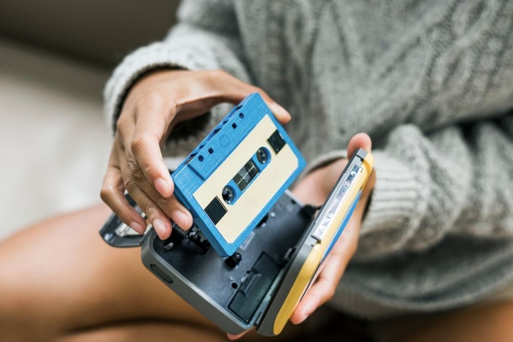 Sem playlists? Relembre como era ouvir música com Walkman e Discman
