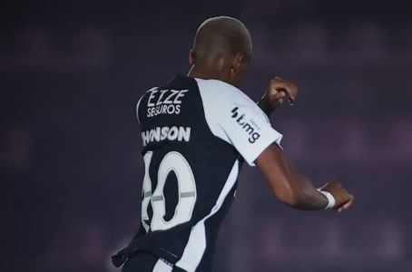 Jhonson marcou um hat-trick diante do Sport em jogo válido pelo Brasileirão Feminino