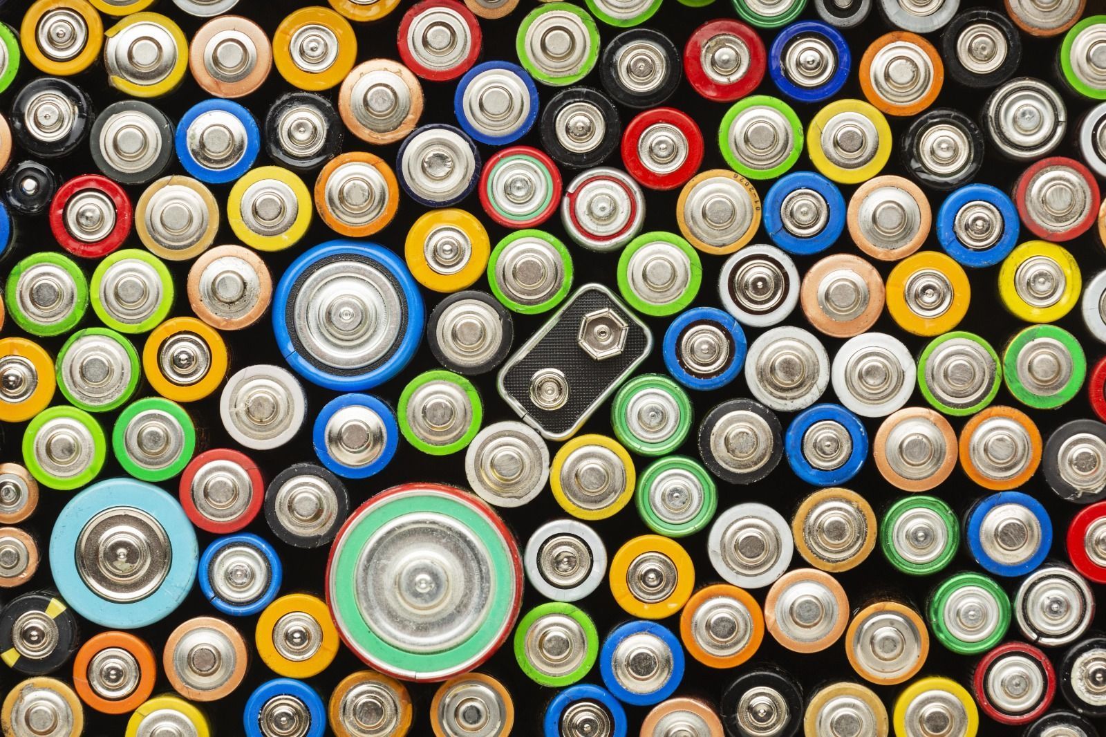 Quem tem pilhas descarregadas em casa tem um tesouro: por que e como reciclá-las com esta ideia maravilhosa