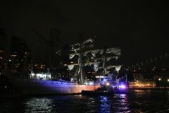 Navio mexicano bate em ponte no Brooklyn