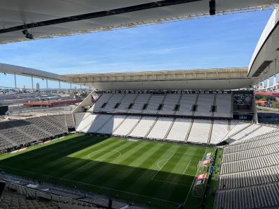 Corinthians e Santos duelam na Neo Química Arena, na zona leste de São Paulo