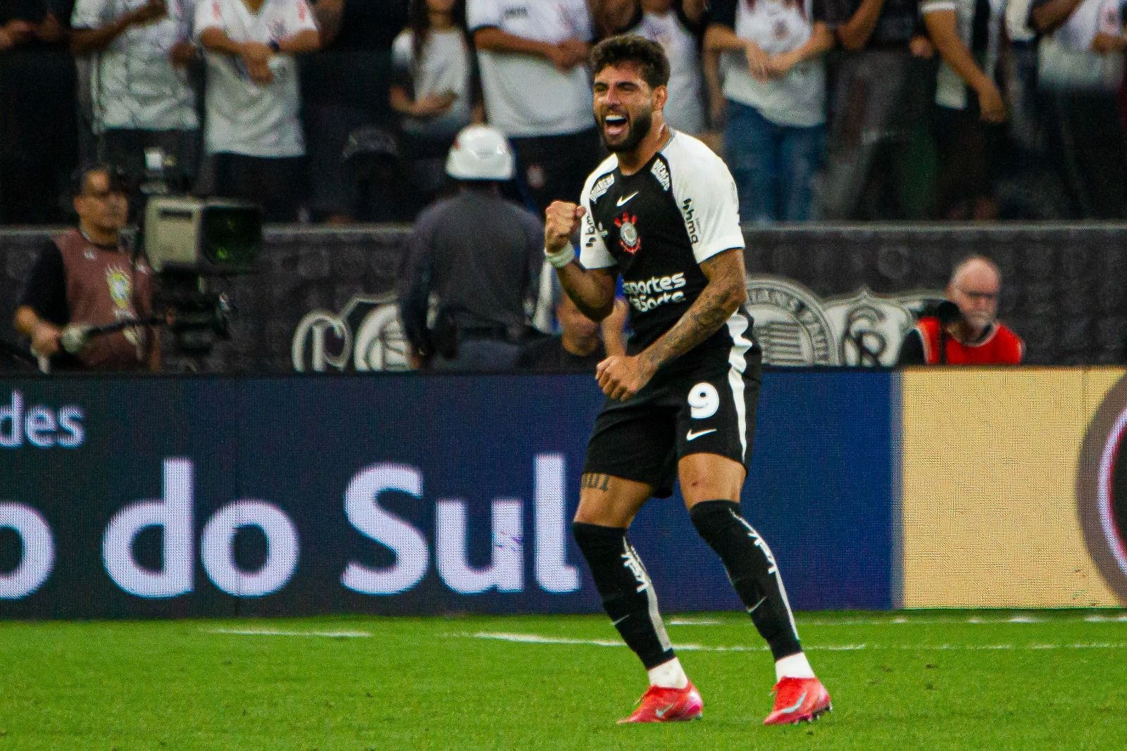 Com gol em Corinthians x Santos, Yuri Alberto se isola como maior artilheiro da Arena