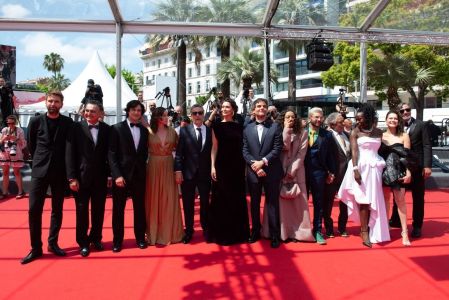 Elenco do filme 'O Agente Secreto' aplaudido de pé por 15 minutos em Cannes