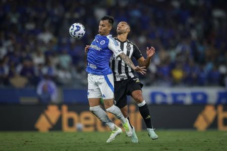 Vitor Hugo durante partida contra o Cruzeiro pelo Brasileirão