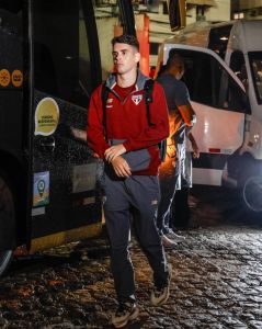 Oscar jogará como titular