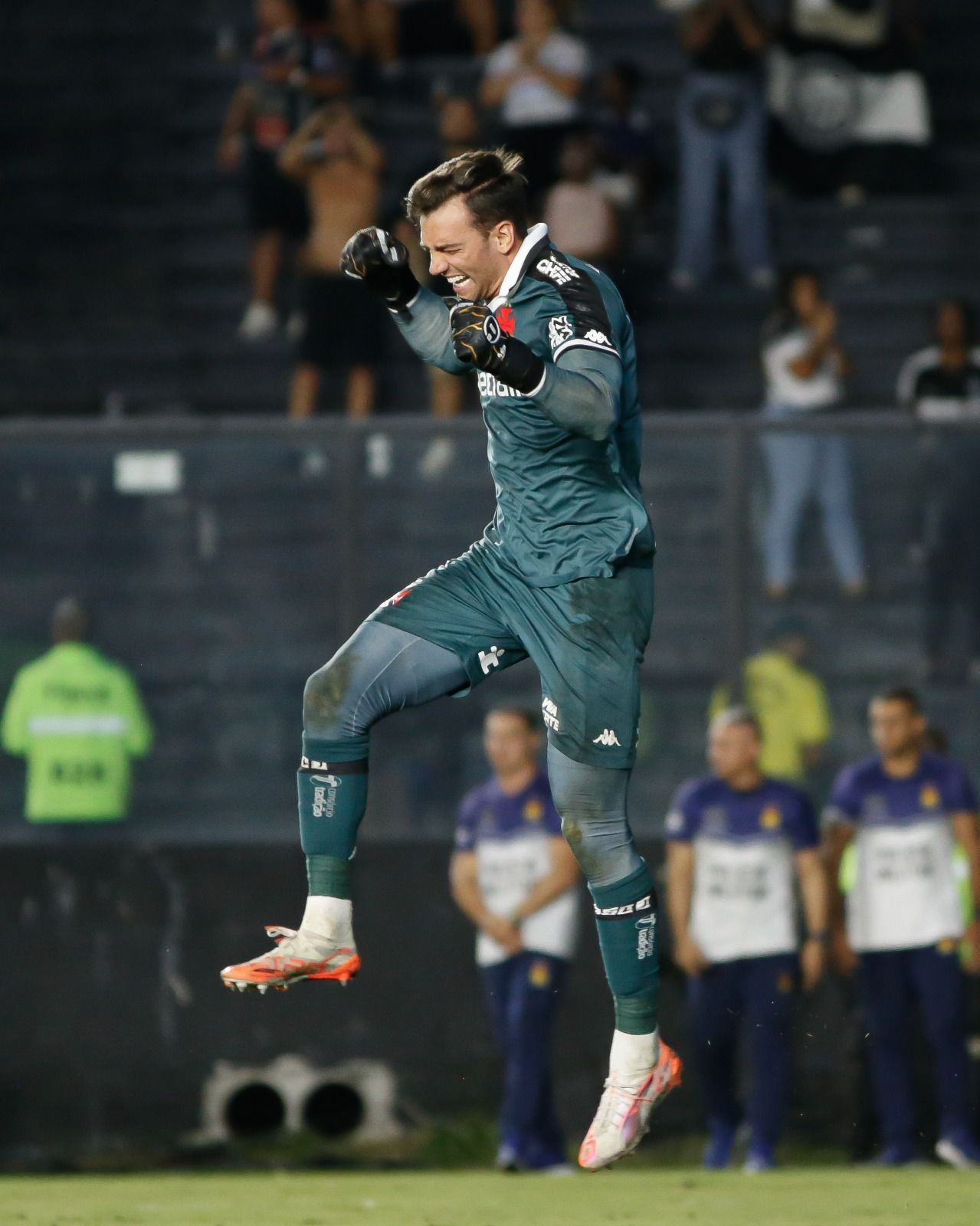 Herói do Vasco na Copa do Brasil, Léo Jardim conta 'segredo' do sucesso em pênaltis