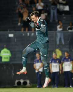 Léo Jardim, goleiro do Vasco, em jogo contra o Operário-PR