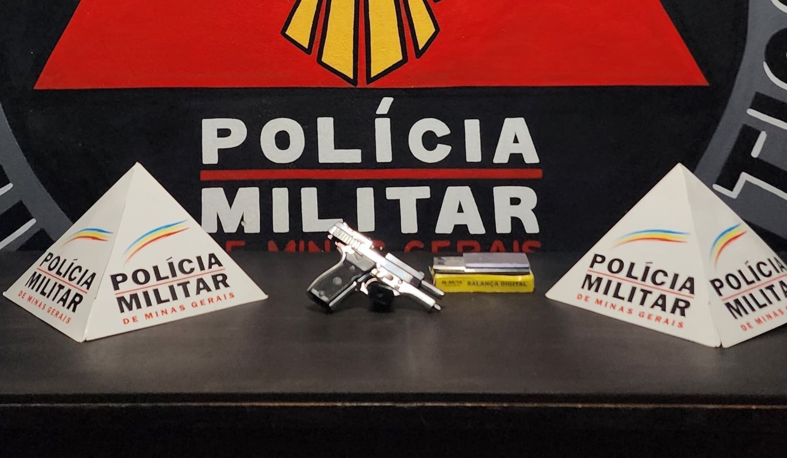 Polícia Militar apreende pistola e balança de precisão durante operação em Ouro Preto