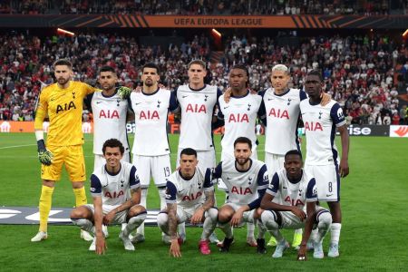 Time do Tottenham antes da partida contra o Manchester United pela final da Europa League