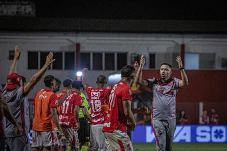 Treinado por Rafael Lacerda, Vila Nova desafia Cruzeiro pela Copa do Brasil