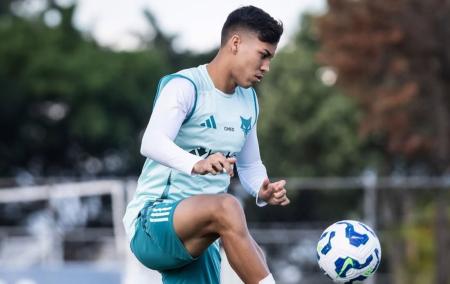 Kaio Jorge durante treinamento pelo Cruzeiro na Toca da Raposa II, nesta quarta-feira (21)