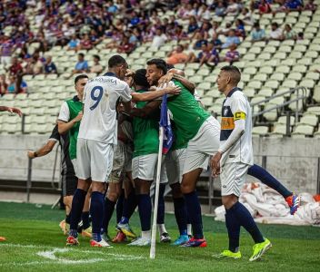 Jogadores do Retrô em partida pela Copa do Brasil