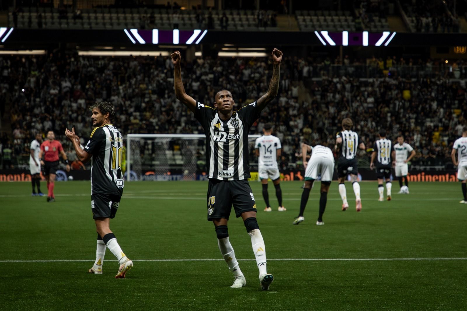 Em estreia como titular do Atlético, Patrick faz primeiro gol da carreira e se emociona