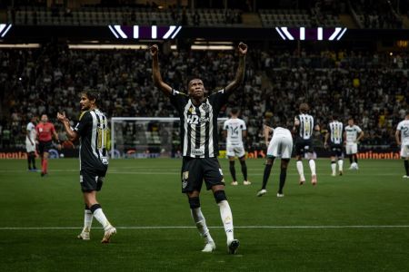 Patrick marcou o primeiro gol como profissional na vitória do Atlético sobre o Maringá