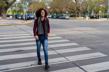 homem_andando_na_rua.jpeg