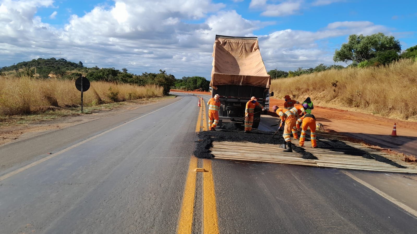 Confira os trechos com obras e pare e siga na BR-135 nesta quinta-feira (22)