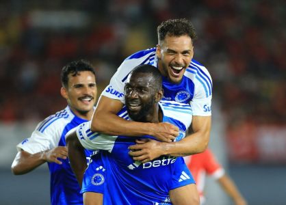 Bolasie deu assistência para Eduardo marcar o segundo gol do Cruzeiro no jogo
