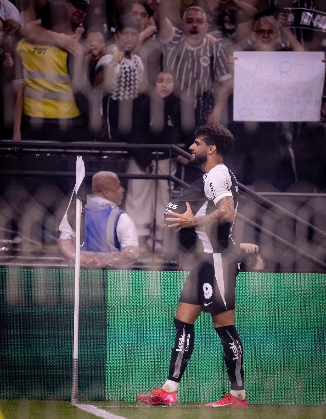 Homenagem à gravidez: entenda comemoração de Yuri Alberto no Corinthians