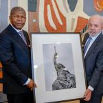 Presente do acaso: Lula entrega foto de Sebastião Salgado a presidente de Angola no dia da morte do fotógrafo