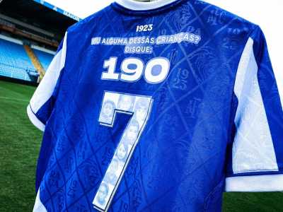 Camisa personalizada será utilizada pelo Avaí no clássico contra a Chapecoense, neste sábado (24)