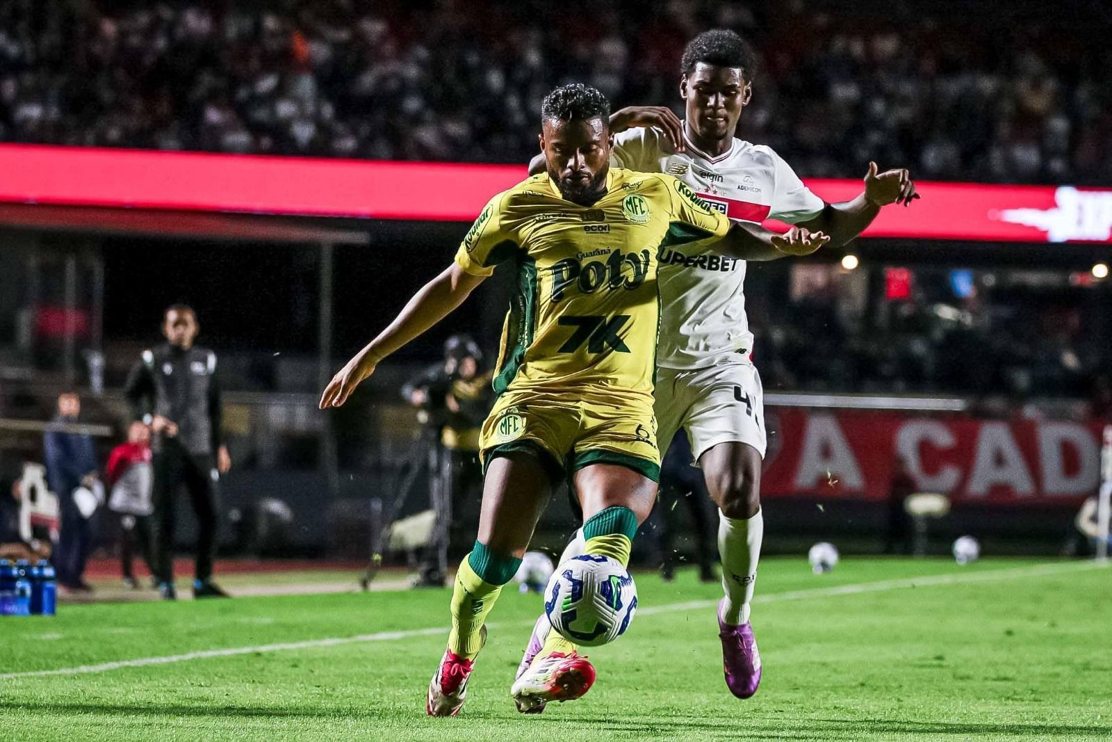 São Paulo joga mal e, com 'lei do ex', perde para o Mirassol pelo Brasileiro