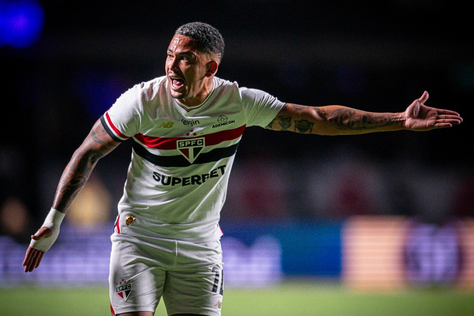 Jogadores do São Paulo recebem vaias no Morumbis após derrota para o Mirassol