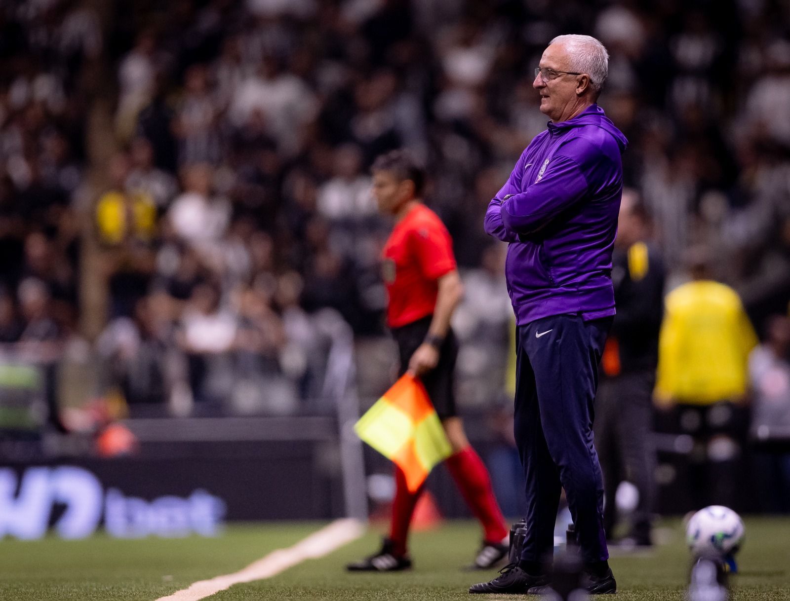 Técnico do Corinthians atualiza situação de Memphis e Garro para jogo contra o Huracán-ARG
