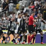 Memphis, do Corinthians, dispara contra a arbitragem após empate com Atlético