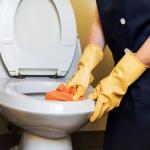 Nem vinagre nem bicarbonato: este é o método mais eficiente para eliminar o calcário de torneiras e vasos sanitários