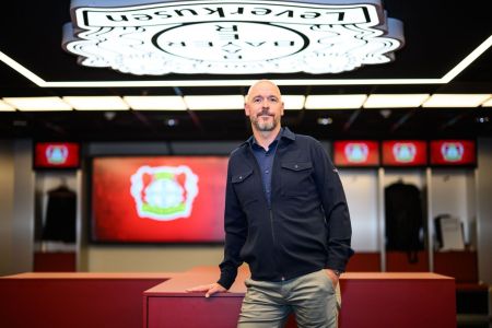 Erik ten Hag foi anunciado como treinador do Bayer Leverkusen