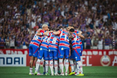 Jogadores do Fortaleza antes de partida pela Libertadores