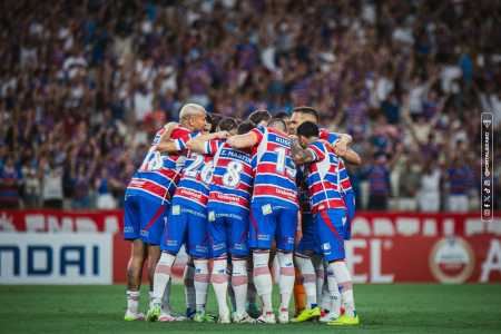 Jogadores do Fortaleza antes de partida pela Libertadores