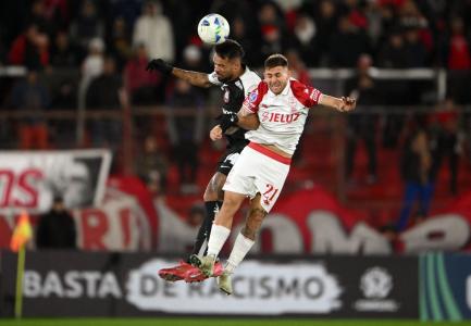 Raniele foi titular pelo Corinthians contra o Huracán-ARG