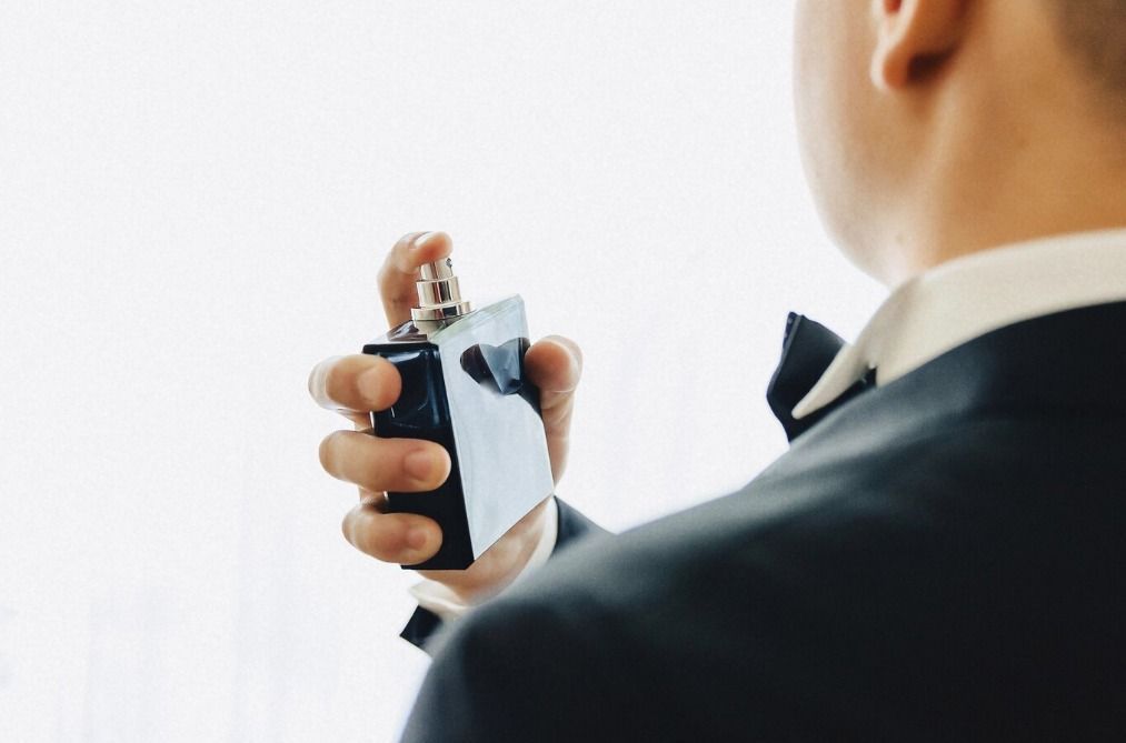 Três perfumes masculinos que combinam elegância, intensidade e sofisticação depois dos 40