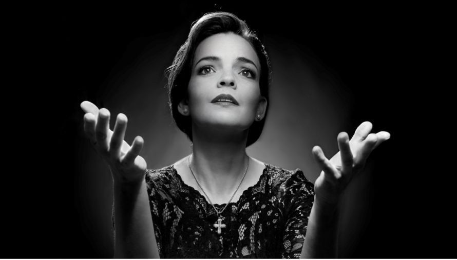 BH recebe Anne Carrere, a maior intérprete de Édith Piaf, para show com tributo a Charles Aznavour