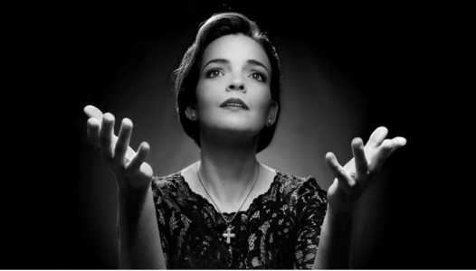Anne Carrere é considerada a maior intérprete de Piaf