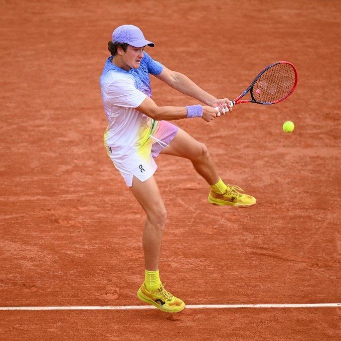 João Fonseca x Pierre-Hugues Herbert, em Roland Garros: horário e onde assistir ao vivo