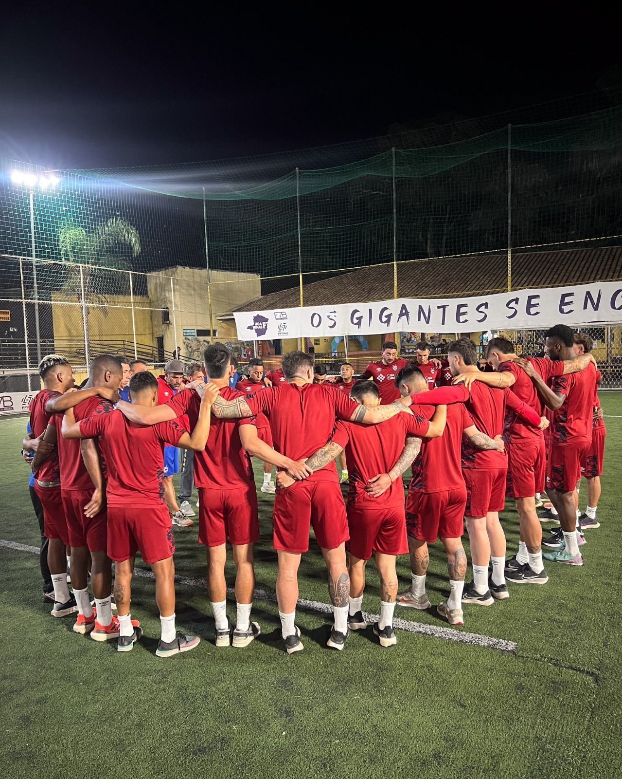 Adversário do Atlético na 'Sula', Cienciano faz atividade em quadra society de BH