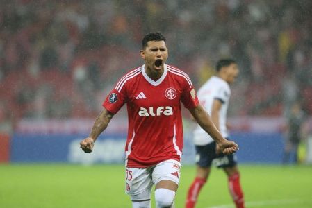 Aguirre comemora gol do Inter sobre o Bahia