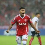 Inter vence o Bahia de virada e avança às oitavas da Copa Libertadores