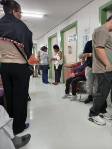 Hospital do Ipsemg apresenta filas lotadas, demora no atendimento e falta de insumos