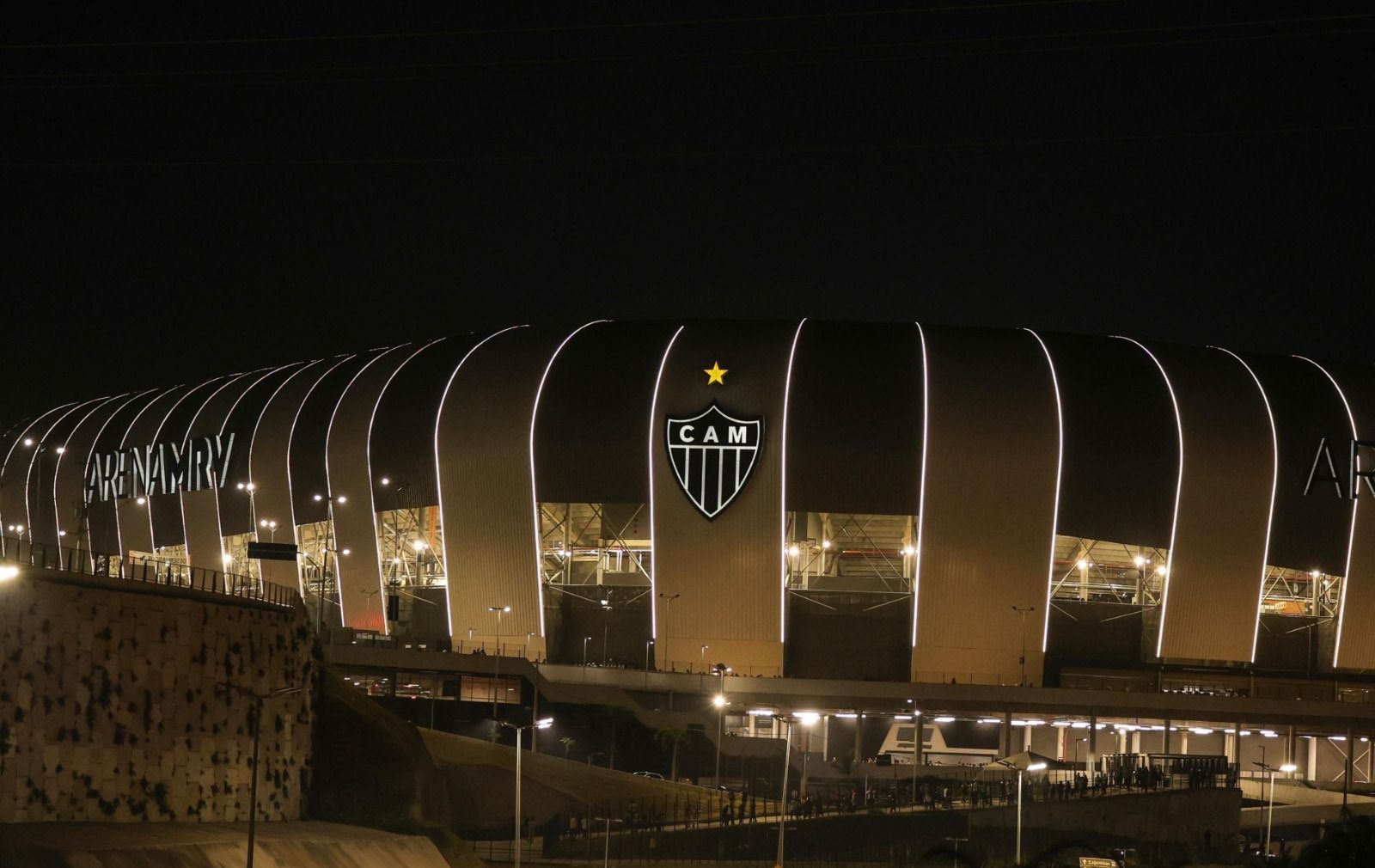 Atlético lista infrações em jogo com Cienciano e revela caso de injúria racial