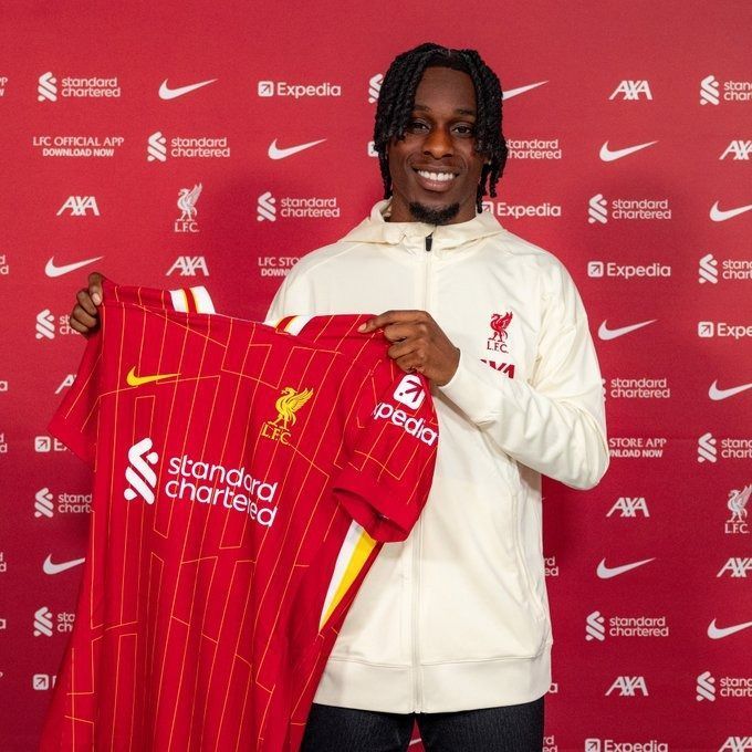 Liverpool anuncia lateral formado no City para substituir Alexander-Arnold
